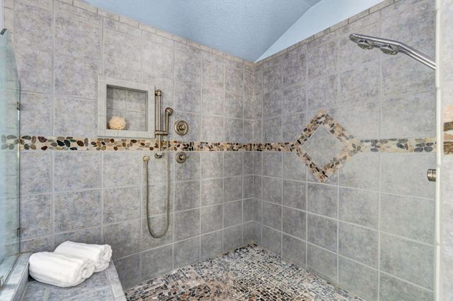 700 Rogart DR, Spicewood, TX 78669