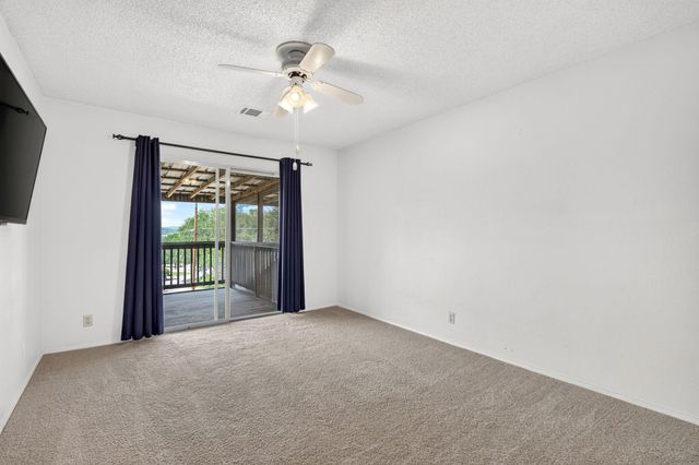 700 Rogart DR, Spicewood, TX 78669