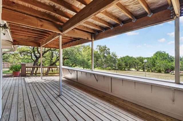 700 Rogart DR, Spicewood, TX 78669