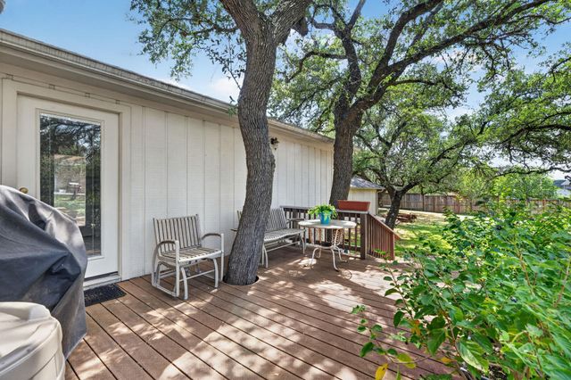 700 Rogart DR, Spicewood, TX 78669