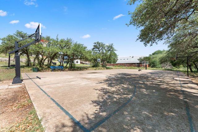 700 Rogart DR, Spicewood, TX 78669