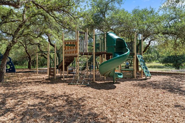 700 Rogart DR, Spicewood, TX 78669