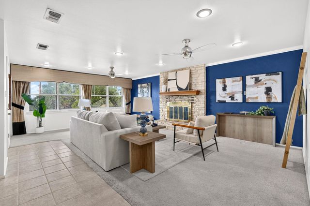 700 Rogart DR, Spicewood, TX 78669