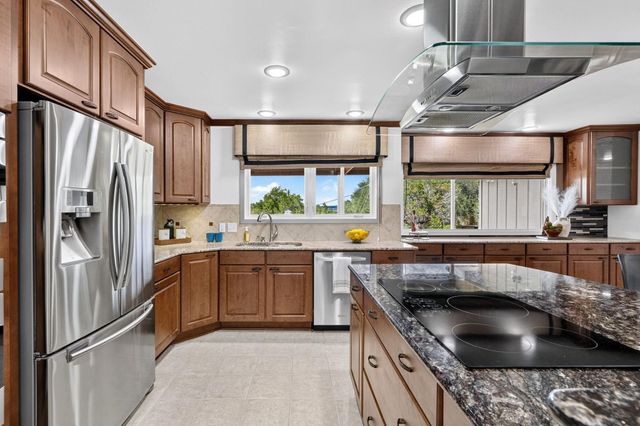 700 Rogart DR, Spicewood, TX 78669