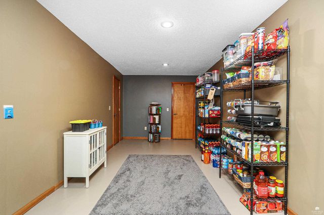 1746 Kings Road, Manhattan, KS 66503