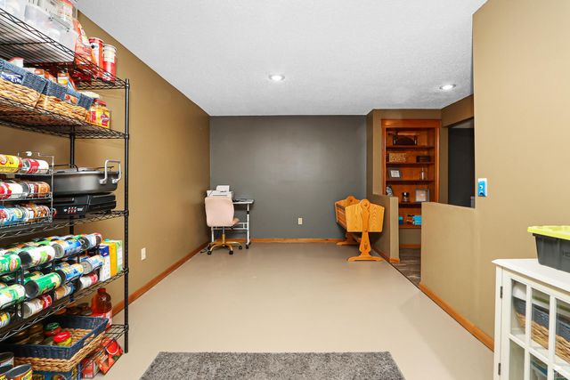 1746 Kings Road, Manhattan, KS 66503