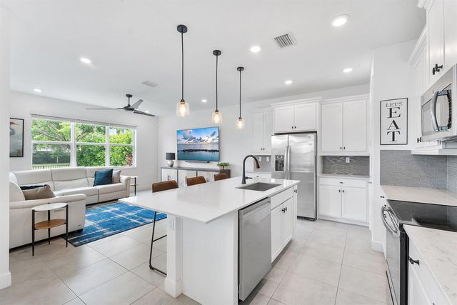 1070 Veleiros Boulevard, Deerfield Beach, FL 33064