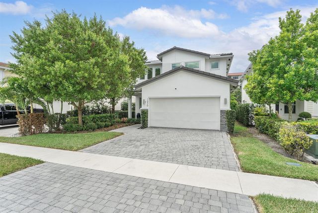 1070 Veleiros Boulevard, Deerfield Beach, FL 33064