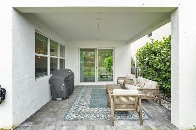 1070 Veleiros Boulevard, Deerfield Beach, FL 33064