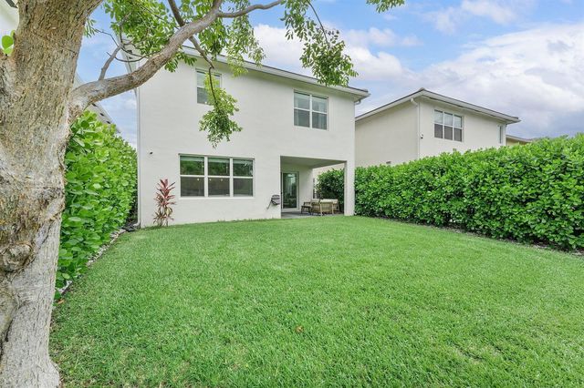 1070 Veleiros Boulevard, Deerfield Beach, FL 33064