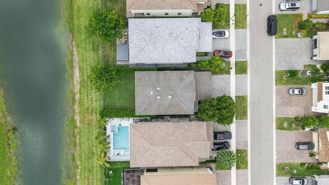 1070 Veleiros Boulevard, Deerfield Beach, FL 33064