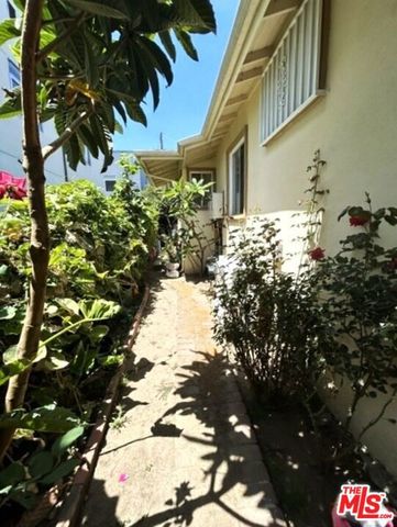 2005 Federal Avenue 2005, Los Angeles, CA 90025