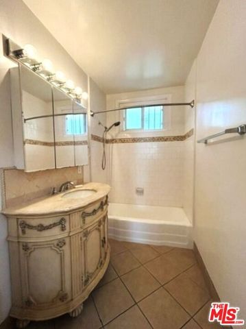 2005 Federal Avenue 2005, Los Angeles, CA 90025