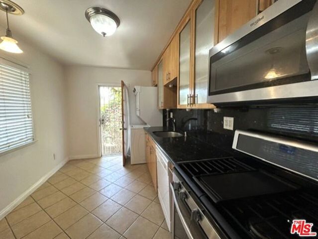 2005 Federal Avenue 2005, Los Angeles, CA 90025