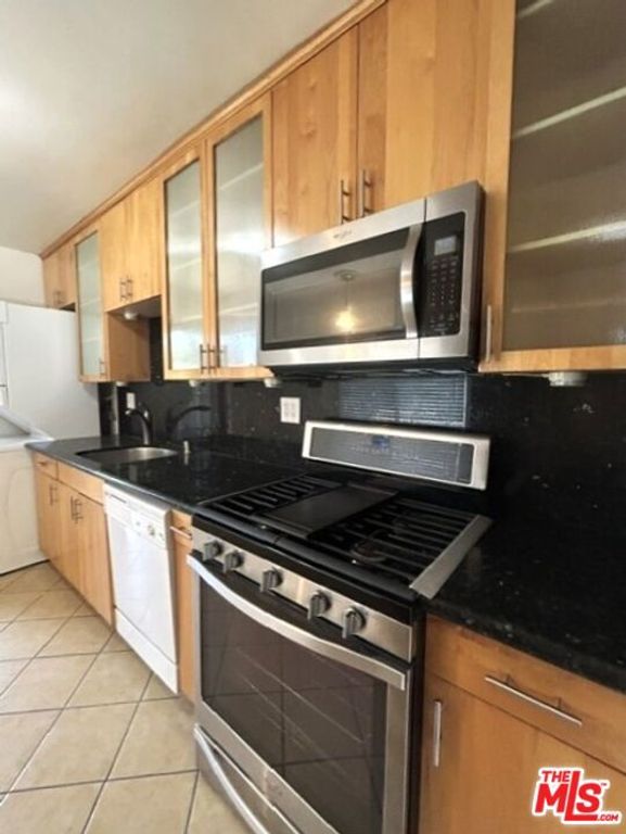 2005 Federal Avenue 2005, Los Angeles, CA 90025