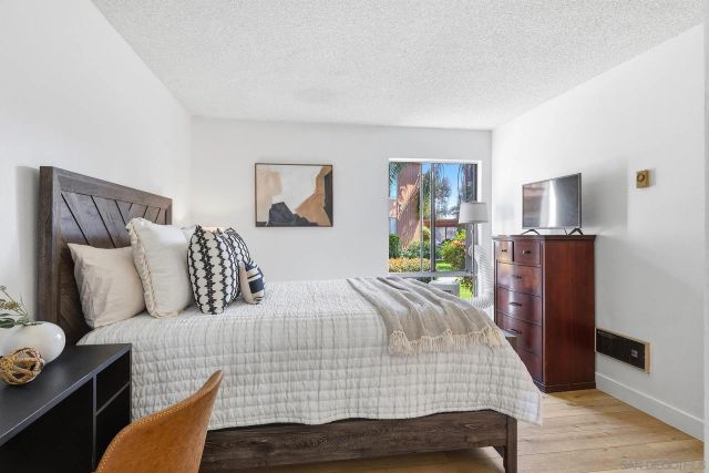 1051 Rock Springs 120, Escondido, CA 92026