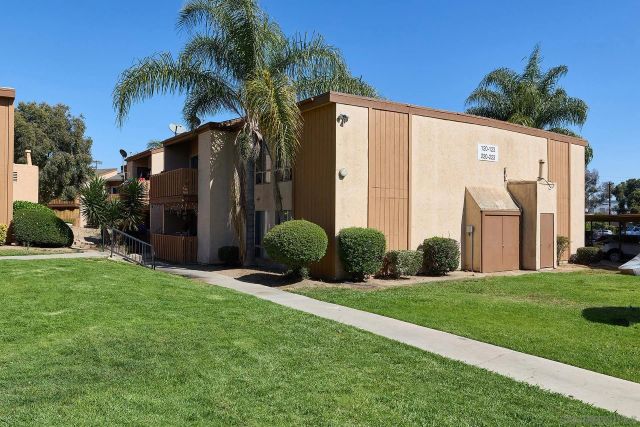 1051 Rock Springs 120, Escondido, CA 92026