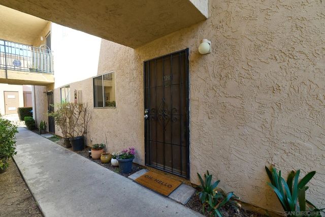 1051 Rock Springs 120, Escondido, CA 92026