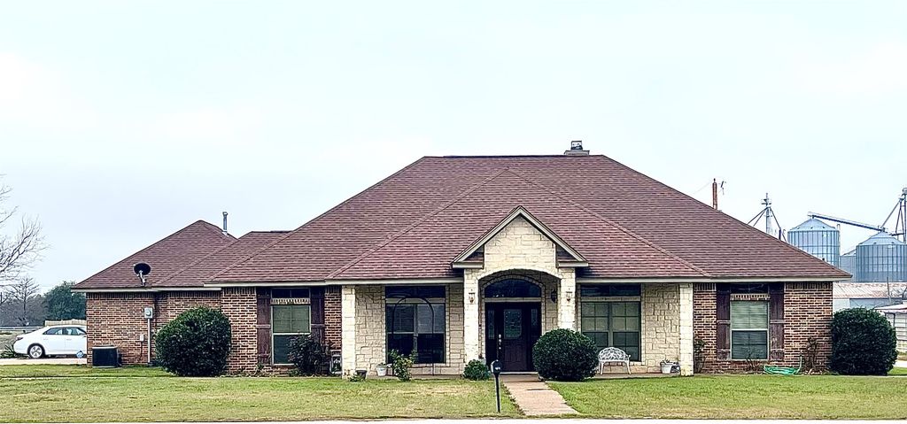 201 S Pearl Street, Mart, TX 76664