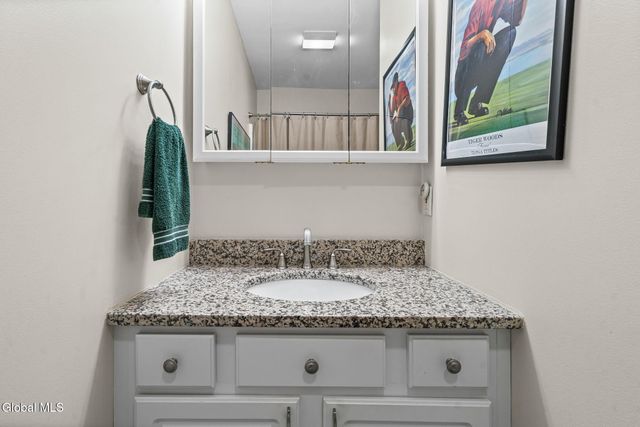 1200 Hillside Avenue APT 401, Niskayuna, NY 12309