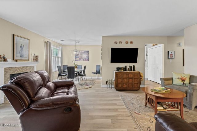 1200 Hillside Avenue APT 401, Niskayuna, NY 12309