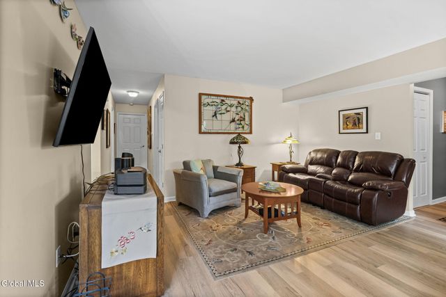 1200 Hillside Avenue APT 401, Niskayuna, NY 12309