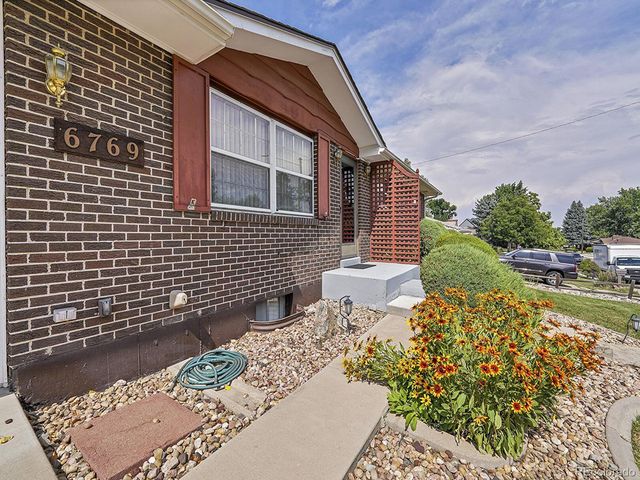6769 W 70th Avenue, Arvada, CO 80003