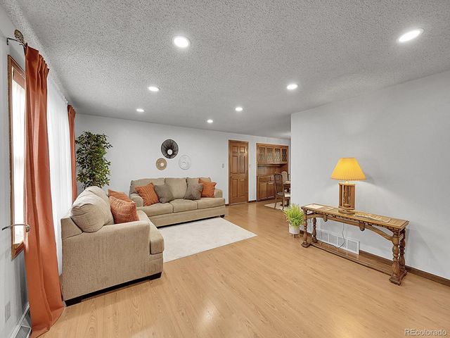 6769 W 70th Avenue, Arvada, CO 80003