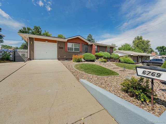 6769 W 70th Avenue, Arvada, CO 80003