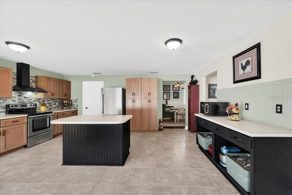 Image 19 of property listing at 6789 ASHBURY DRIVE, Lakeland, FL 33809