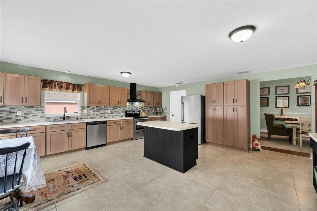 Image 4 of property listing at 6789 ASHBURY DRIVE, Lakeland, FL 33809