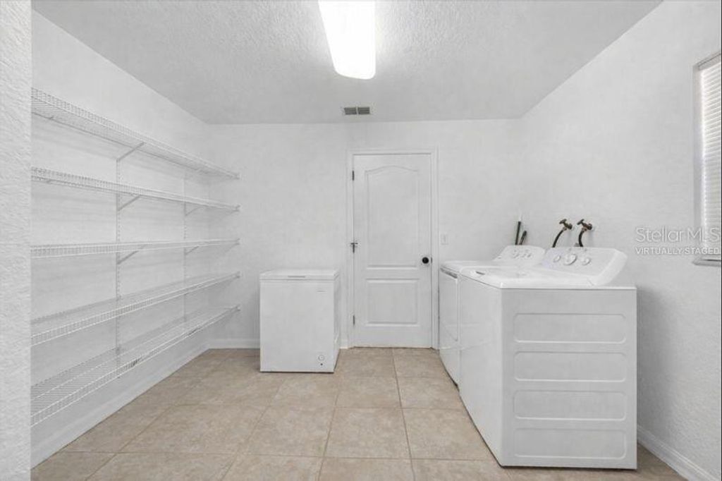 Image 38 of property listing at 6789 ASHBURY DRIVE, Lakeland, FL 33809