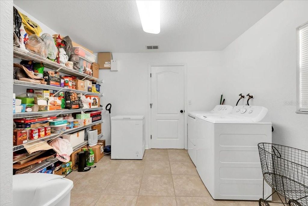 Image 39 of property listing at 6789 ASHBURY DRIVE, Lakeland, FL 33809