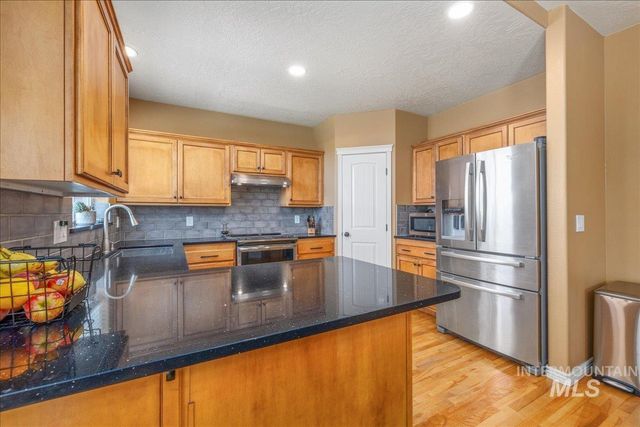 2915 S Nephrite Way, Meridian, ID 83642