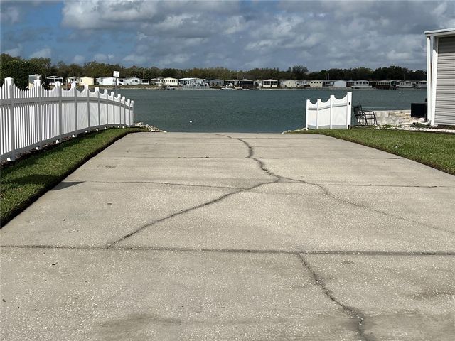 8335 FANTASIA PARK WAY, Riverview, FL 33578