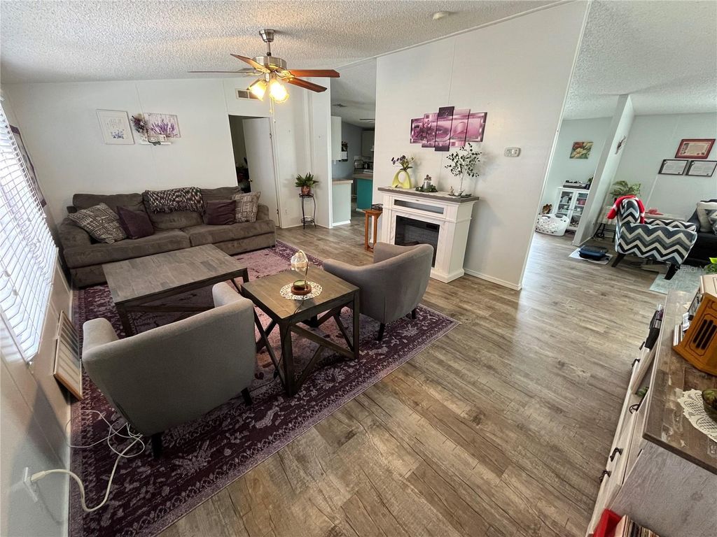 Image 11 of property listing at 8335 FANTASIA PARK WAY, Riverview, FL 33578