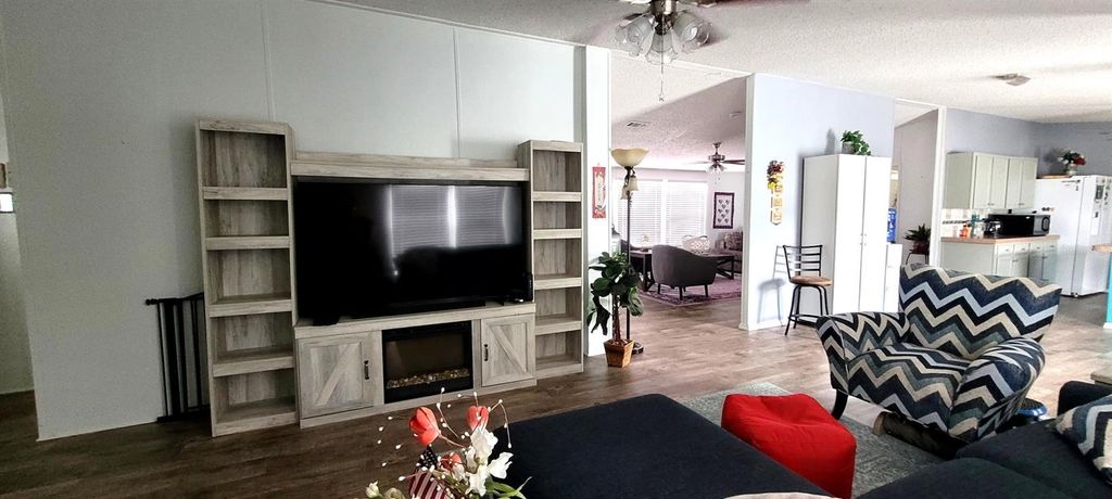 Image 13 of property listing at 8335 FANTASIA PARK WAY, Riverview, FL 33578