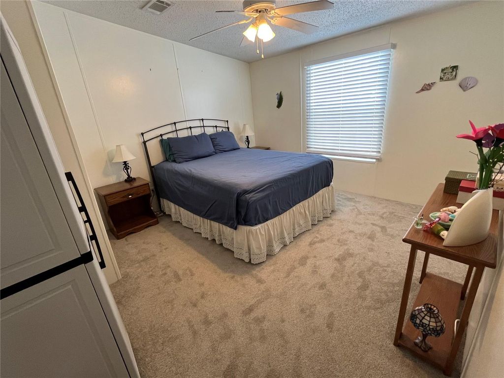 Image 28 of property listing at 8335 FANTASIA PARK WAY, Riverview, FL 33578