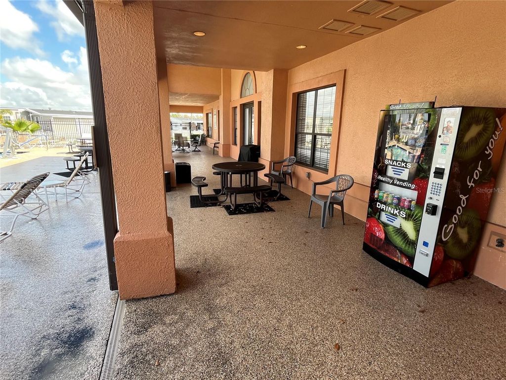 Image 43 of property listing at 8335 FANTASIA PARK WAY, Riverview, FL 33578