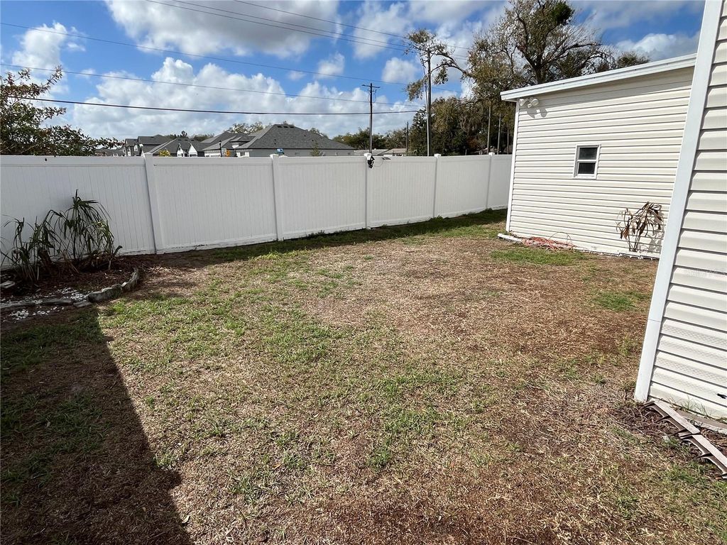 Image 6 of property listing at 8335 FANTASIA PARK WAY, Riverview, FL 33578