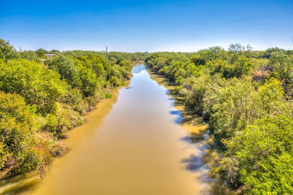 Image 1 of property listing at 1605 Hutchings, Ballinger, TX 76821