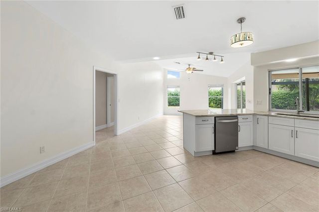 10340 Regent CIR, Naples, FL 34109