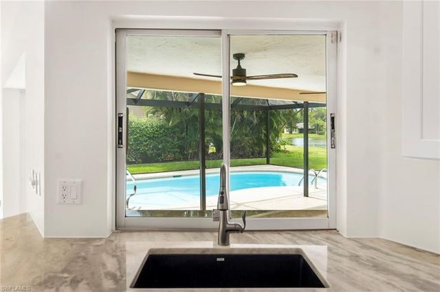 10340 Regent CIR, Naples, FL 34109