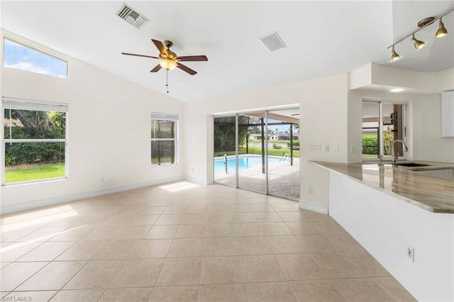 10340 Regent CIR, Naples, FL 34109