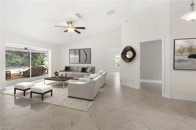 10340 Regent CIR, Naples, FL 34109