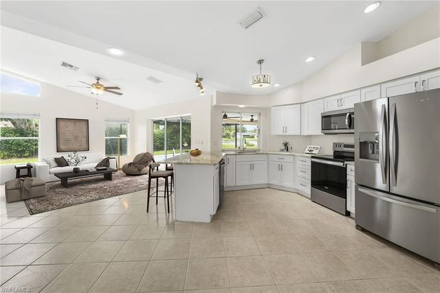 10340 Regent CIR, Naples, FL 34109