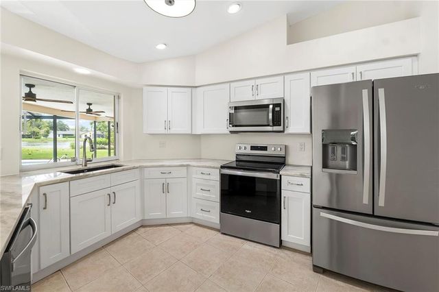 10340 Regent CIR, Naples, FL 34109