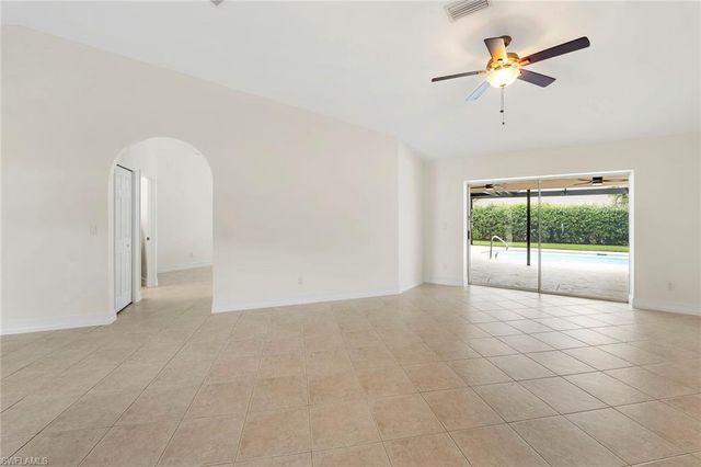 10340 Regent CIR, Naples, FL 34109