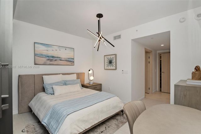 1000 Brickell Plz 3702, Miami, FL 33131