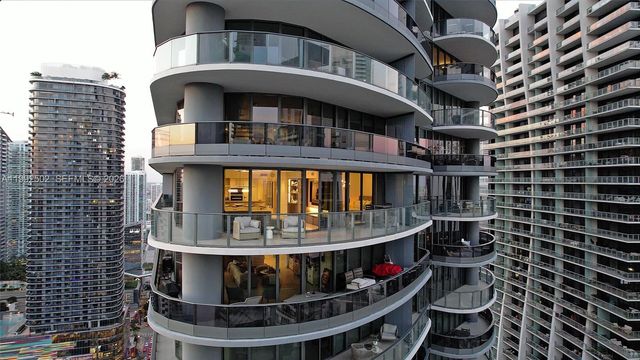 1000 Brickell Plz 3702, Miami, FL 33131